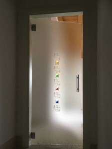 Porta_battente_tutto_vetro_satinata_battenti_vetro_pordenone_treviso_vetra_porte_di_vetro (18) 